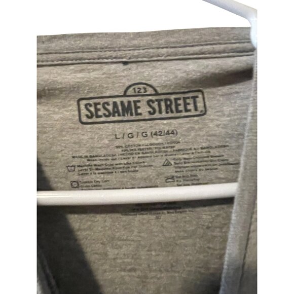 Sesame Street "All Good In The Neighborhood" Gray T-Shirt Large 42/44 #C-6-2 - Picture 2 of 4